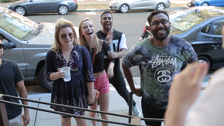 Tenue vestimentaire par Roddy McGhie et Danny Weiser*