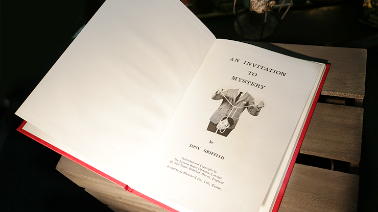 Une invitation au mystère, édition limitée/épuisée de Tony Griffith, en vente