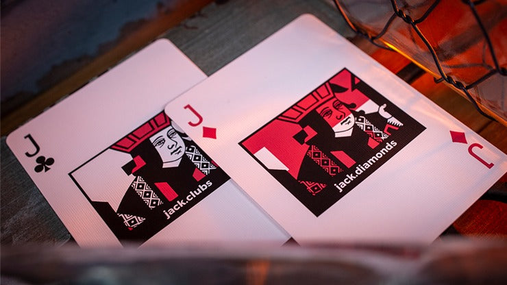 Cartes à jouer Sinis, Framboise et Noir de Marc Ventosa, en vente