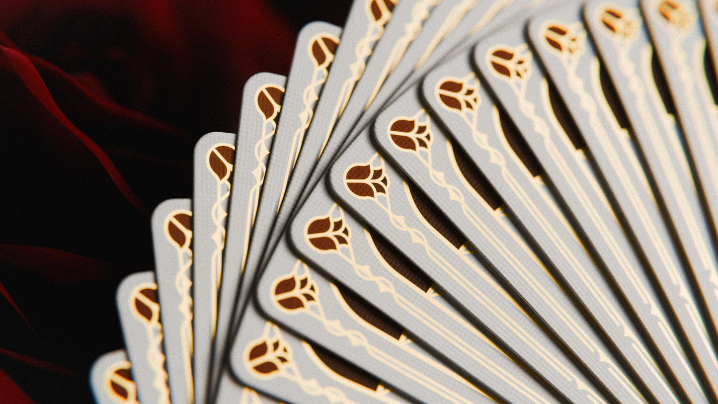 EXCLUSIVITÉ ! Jeu de cartes Skulls and Roses, édition limitée dorée à 100 exemplaires.