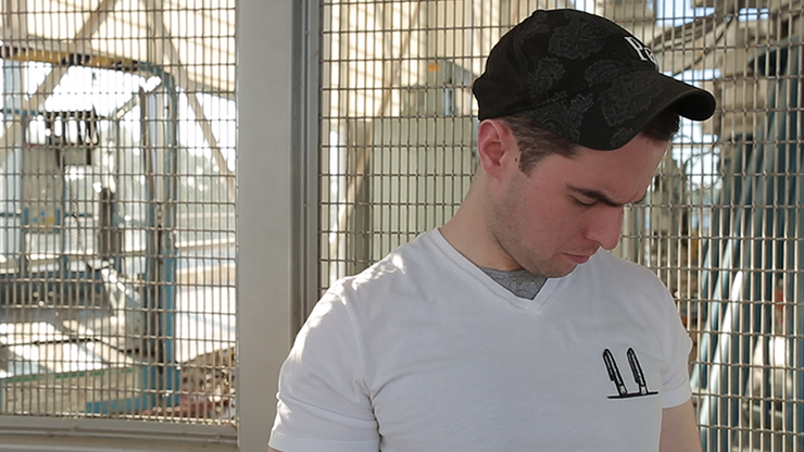 Tenue vestimentaire par Roddy McGhie et Danny Weiser*