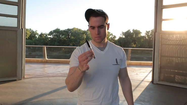 Tenue vestimentaire par Roddy McGhie et Danny Weiser*