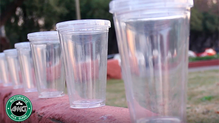 Verre à lait automatique par Aprendemagia*