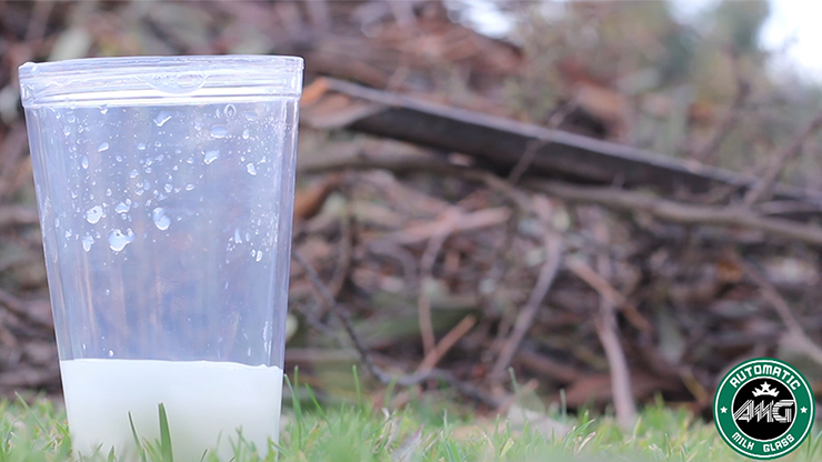 Verre à lait automatique par Aprendemagia*