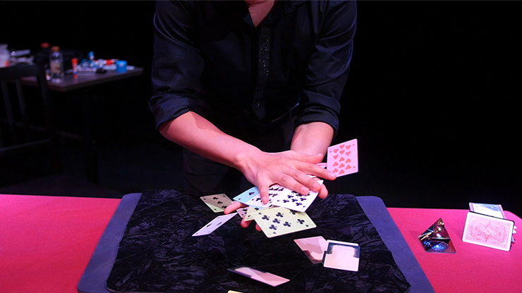 52 Nuances de Rouge, Gimmicks inclus Version 3 par Shin Lim