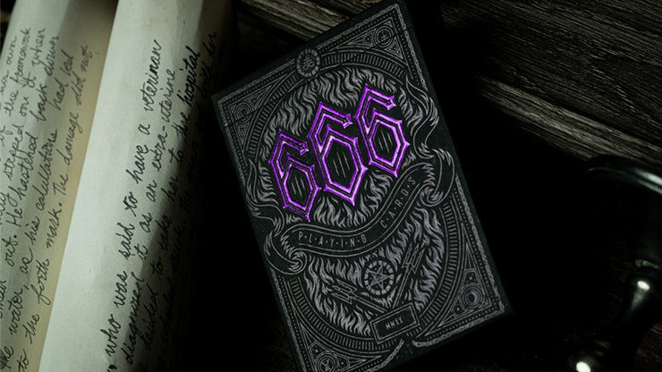 666 cartes à jouer violettes par Riffle Shuffle