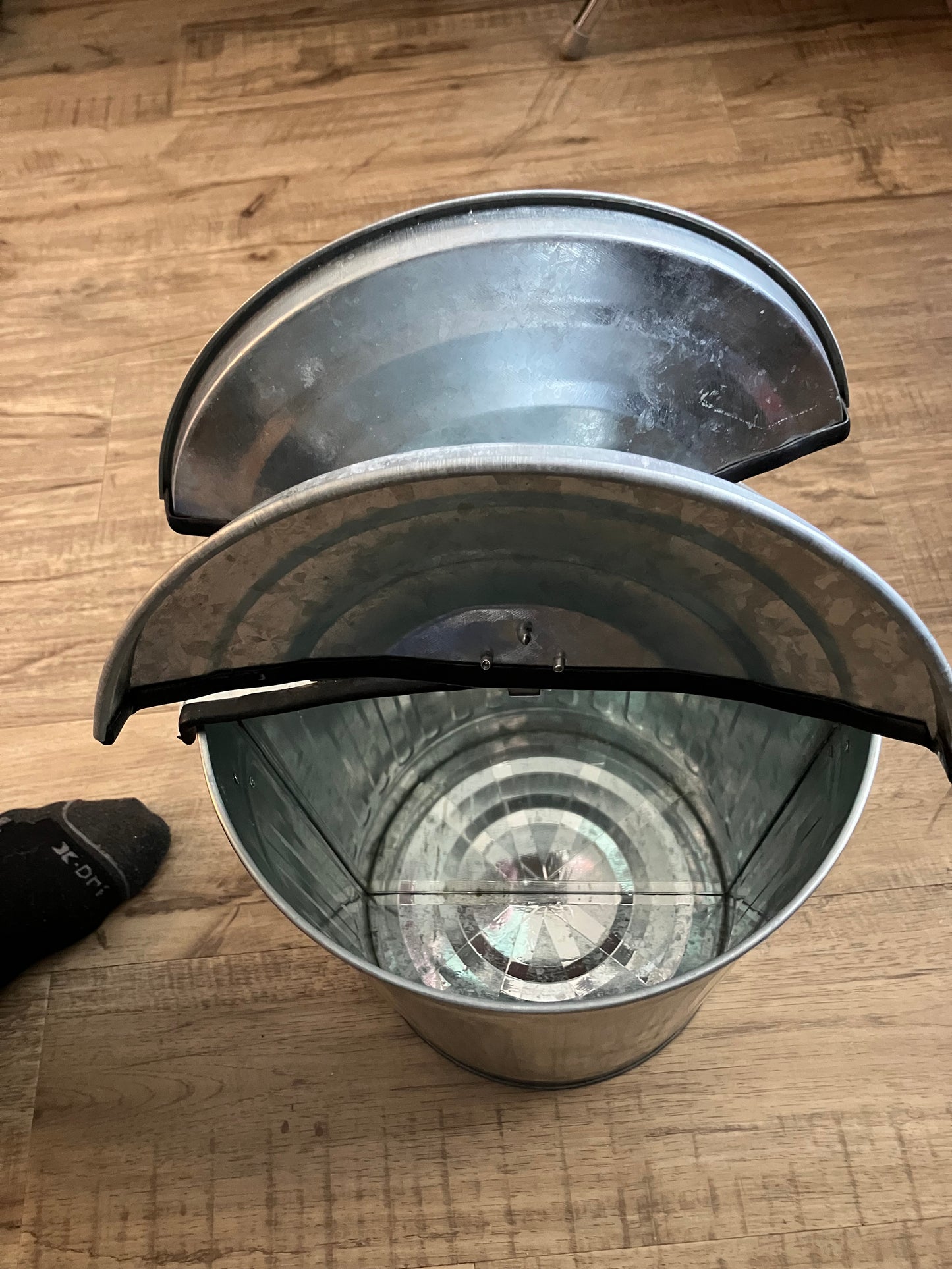 Poubelle miroir
