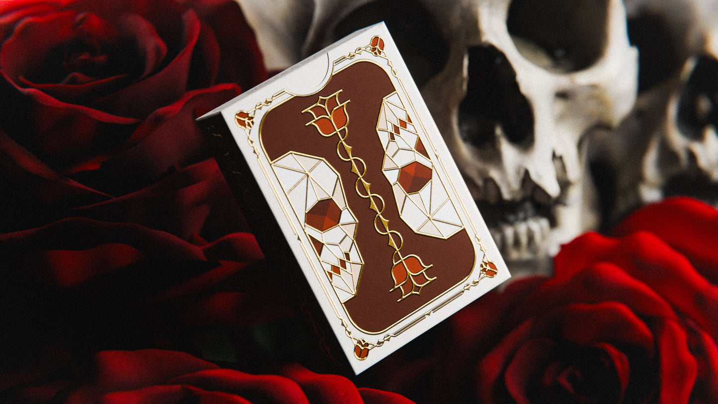 EXCLUSIVITÉ ! Jeu de cartes Skulls and Roses, édition limitée dorée à 100 exemplaires.