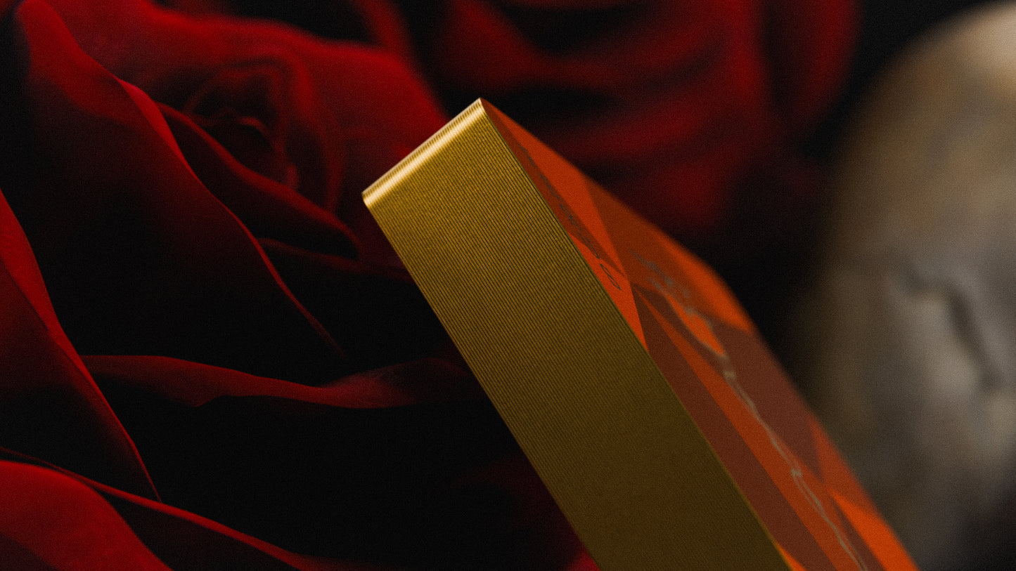 EXCLUSIVITÉ ! Jeu de cartes Skulls and Roses, édition limitée dorée à 100 exemplaires.