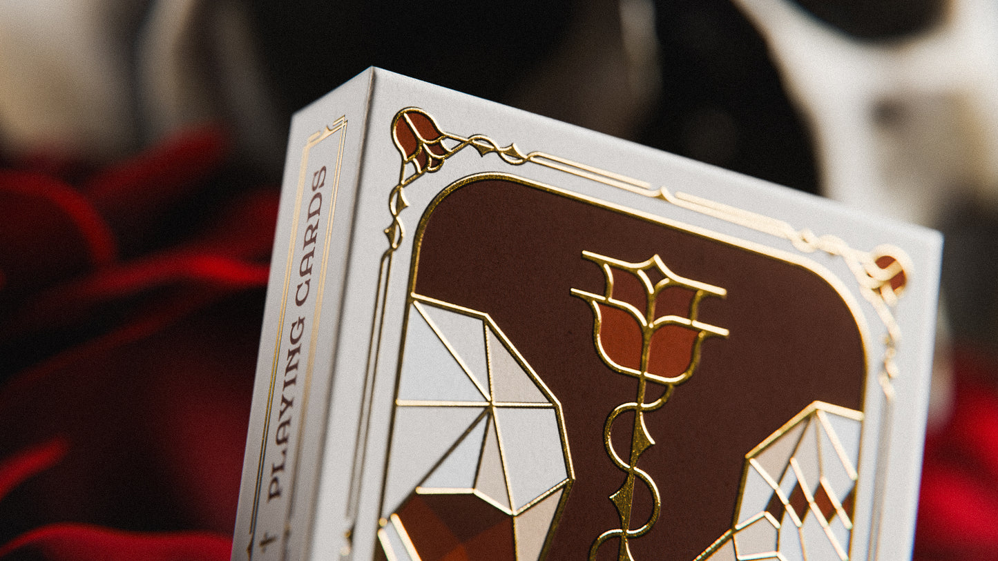 EXCLUSIVITÉ ! Jeu de cartes Skulls and Roses, édition limitée dorée à 100 exemplaires.