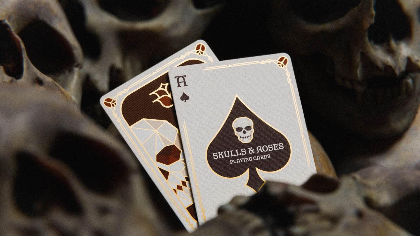 EXCLUSIVITÉ ! Jeu de cartes Skulls and Roses, édition limitée dorée à 100 exemplaires.