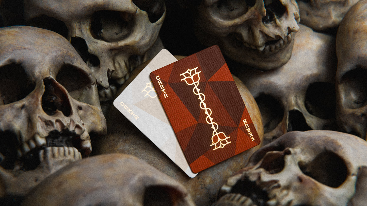 EXCLUSIVITÉ ! Jeu de cartes Skulls and Roses, édition limitée dorée à 100 exemplaires.