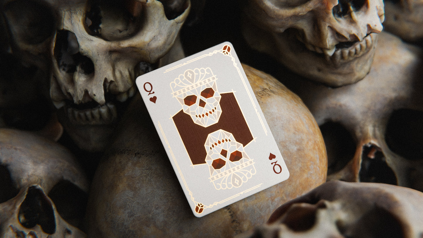 EXCLUSIVITÉ ! Jeu de cartes Skulls and Roses, édition limitée dorée à 100 exemplaires.