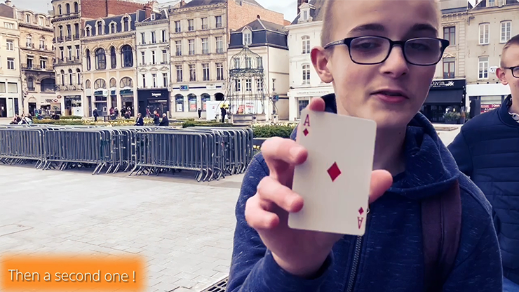 SPLIT-CARD (Red) by Mickael Chatelain - Trick